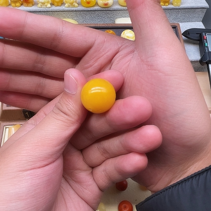 琥珀未镶嵌裸石鸡油黄单珠