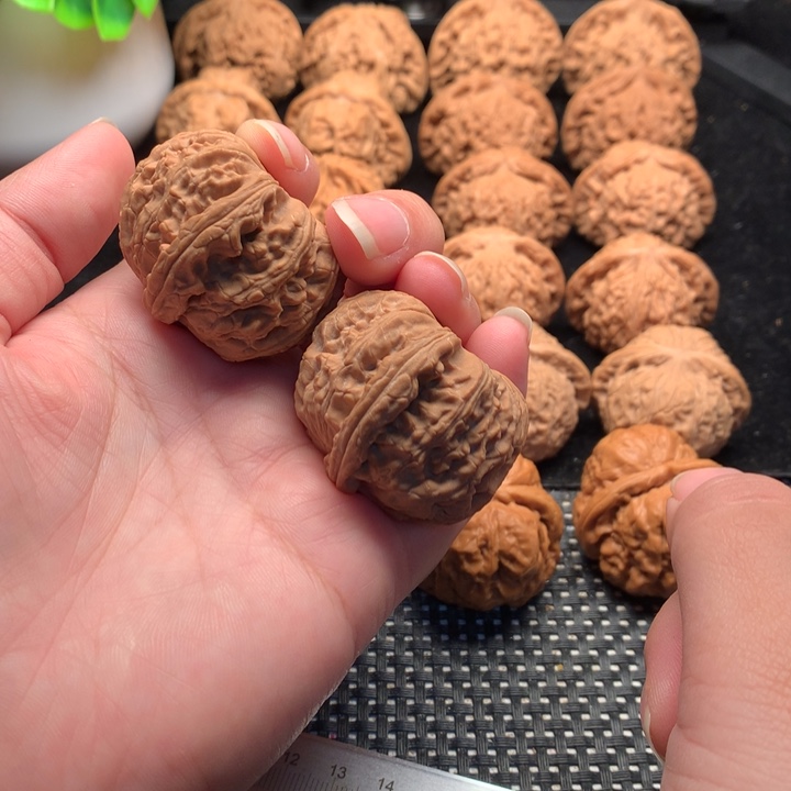 文玩核桃把件40大肚白狮子