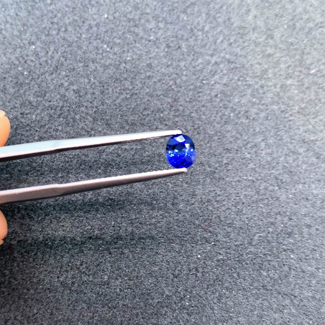 蓝宝石裸石未镶嵌77分皇家蓝