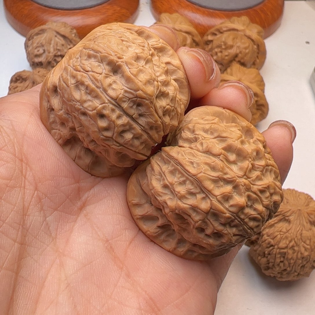 文玩核桃吊坠血麒麟37