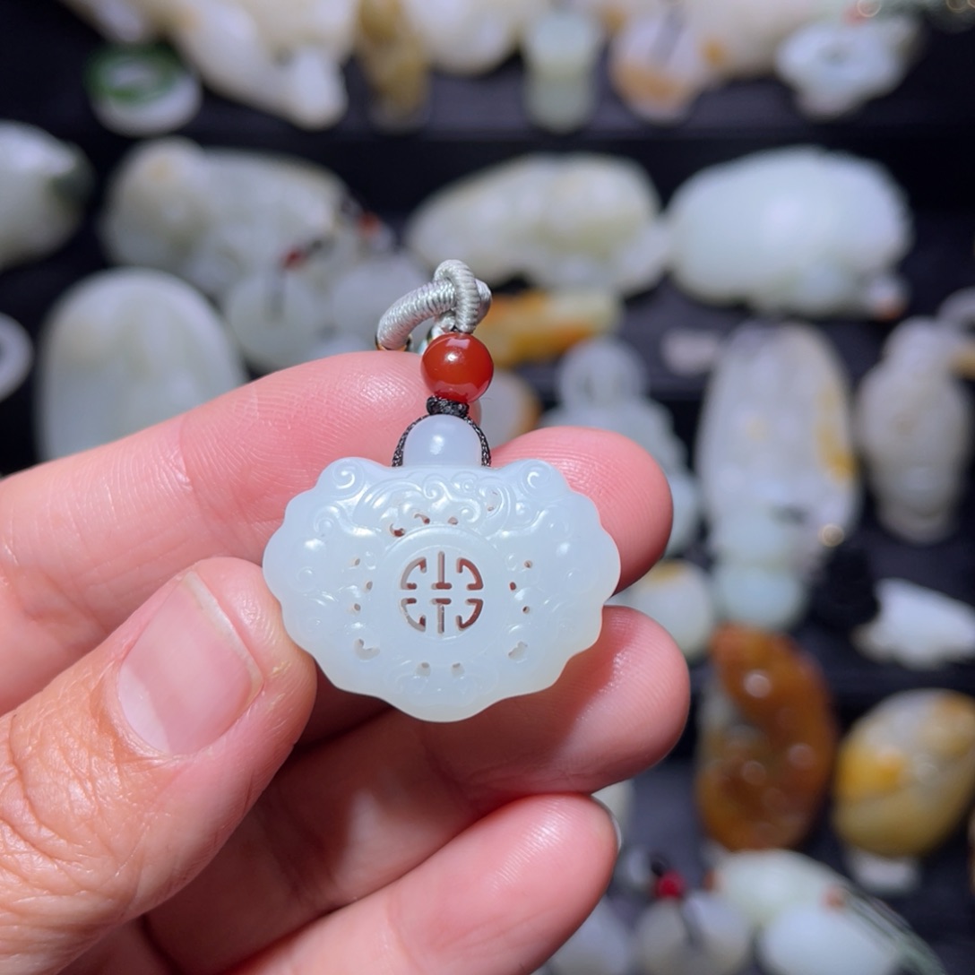 和田玉颈饰未镶嵌