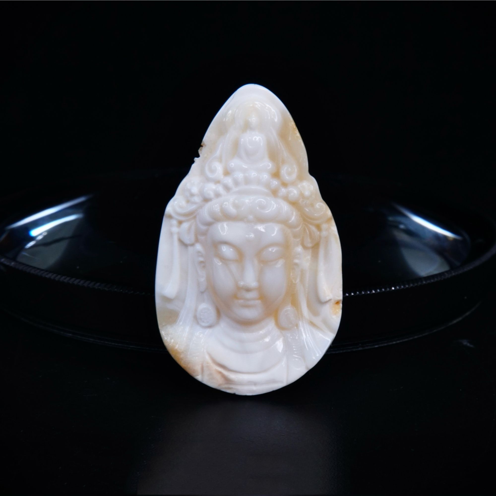 特惠-漆瓷白满蜡精工手作观音雕刻件  天然琥珀蜜蜡精品文玩配饰