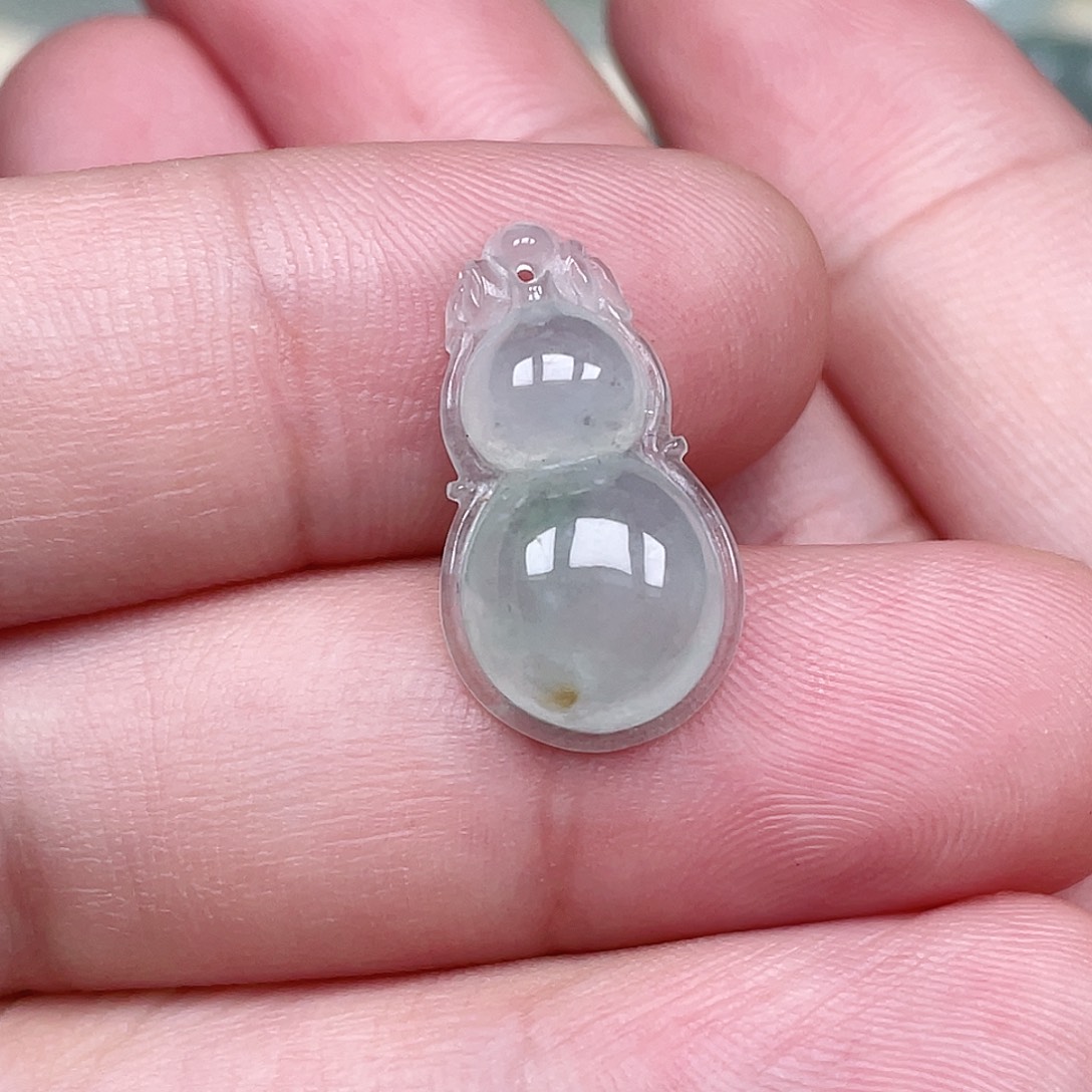 翡翠未镶嵌颈饰葫芦