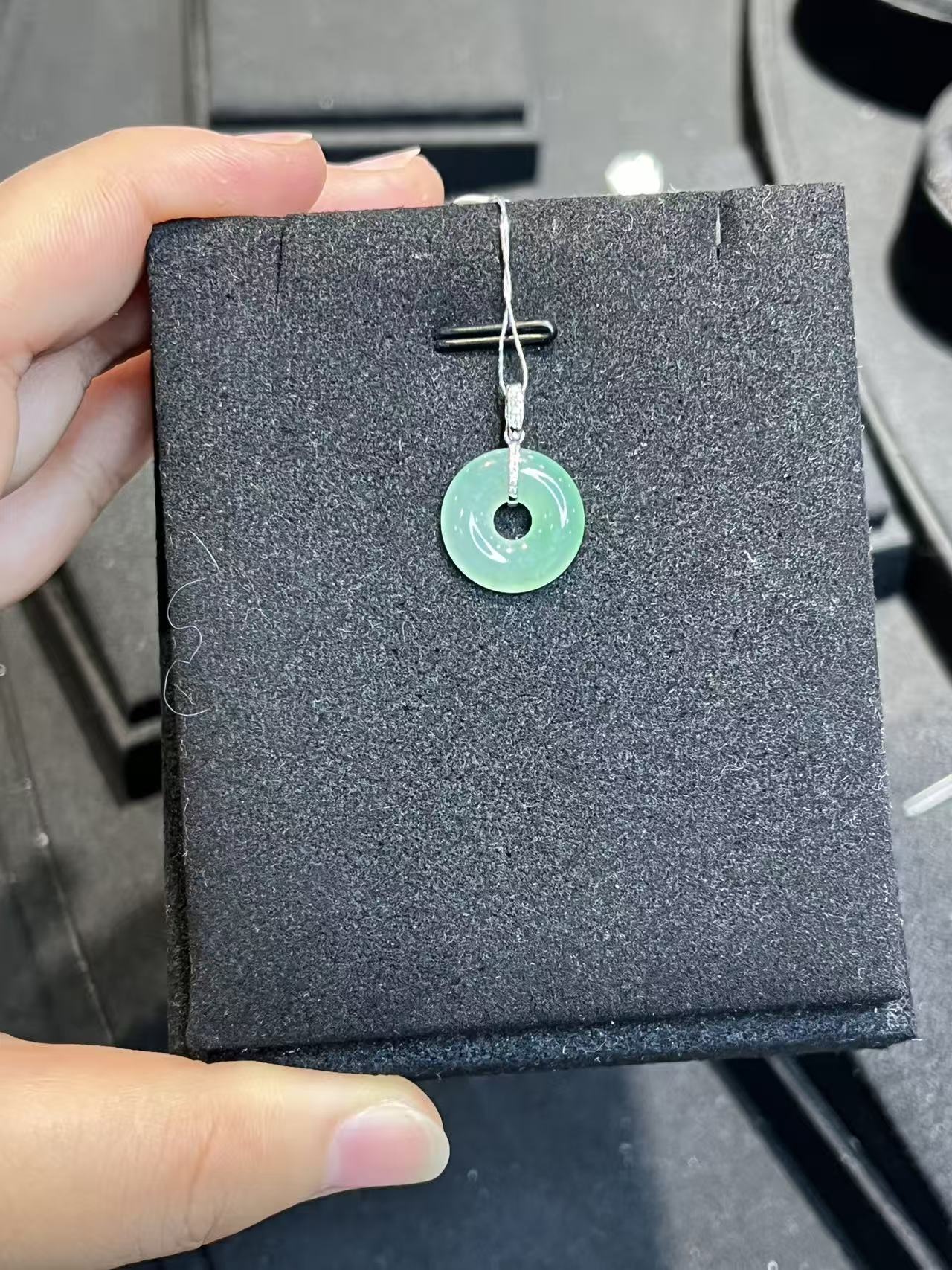 小雨店长力推！天然翡翠A货翡翠甜甜圈吊坠（多样性团购发一件）