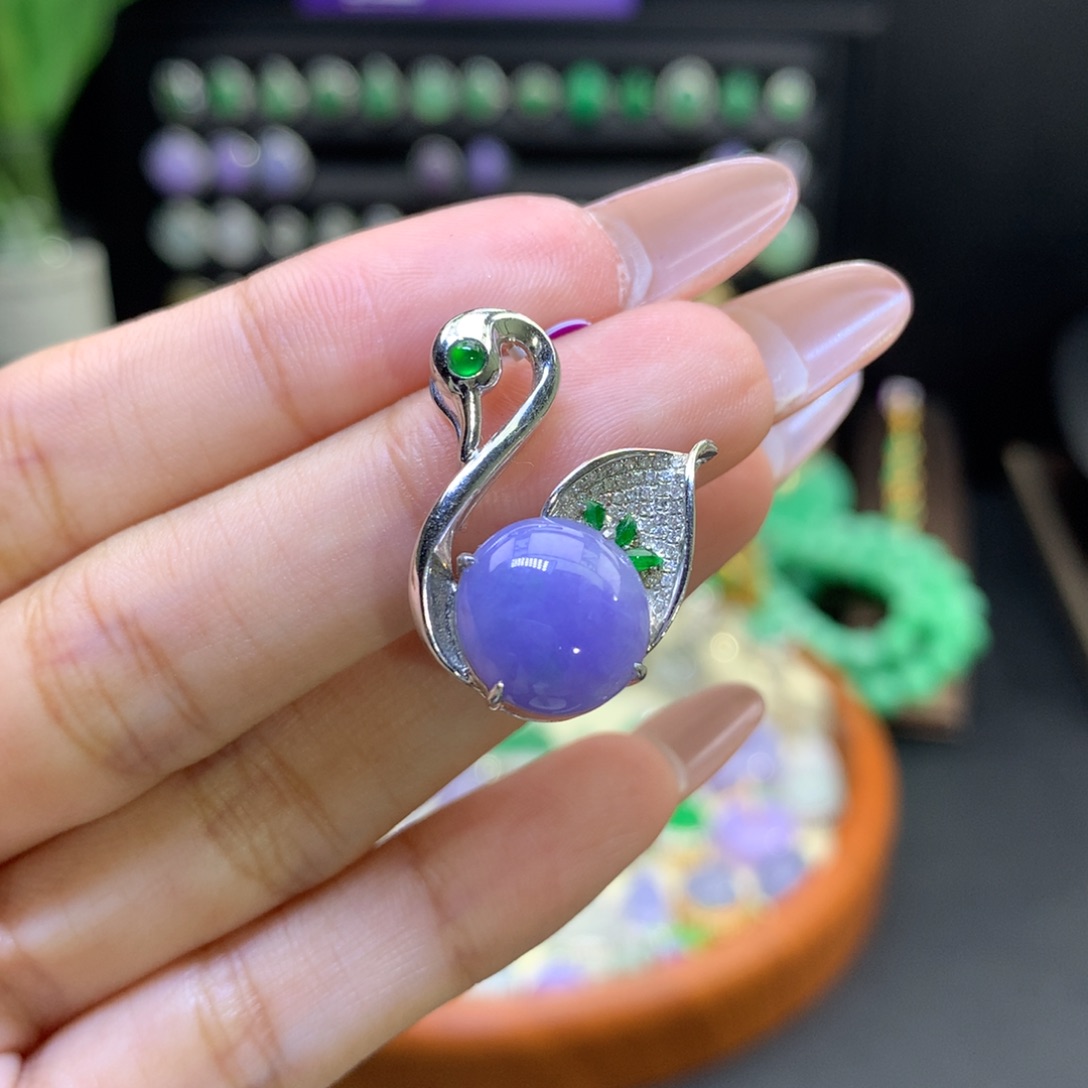 翡翠18K金镶嵌颈饰