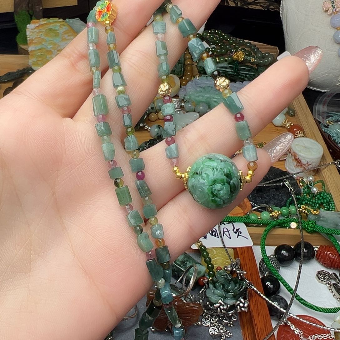 翡翠吊坠(赠链)未镶嵌吊坠16