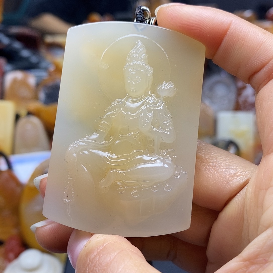 石英质玉（黄龙玉）颈饰未镶嵌