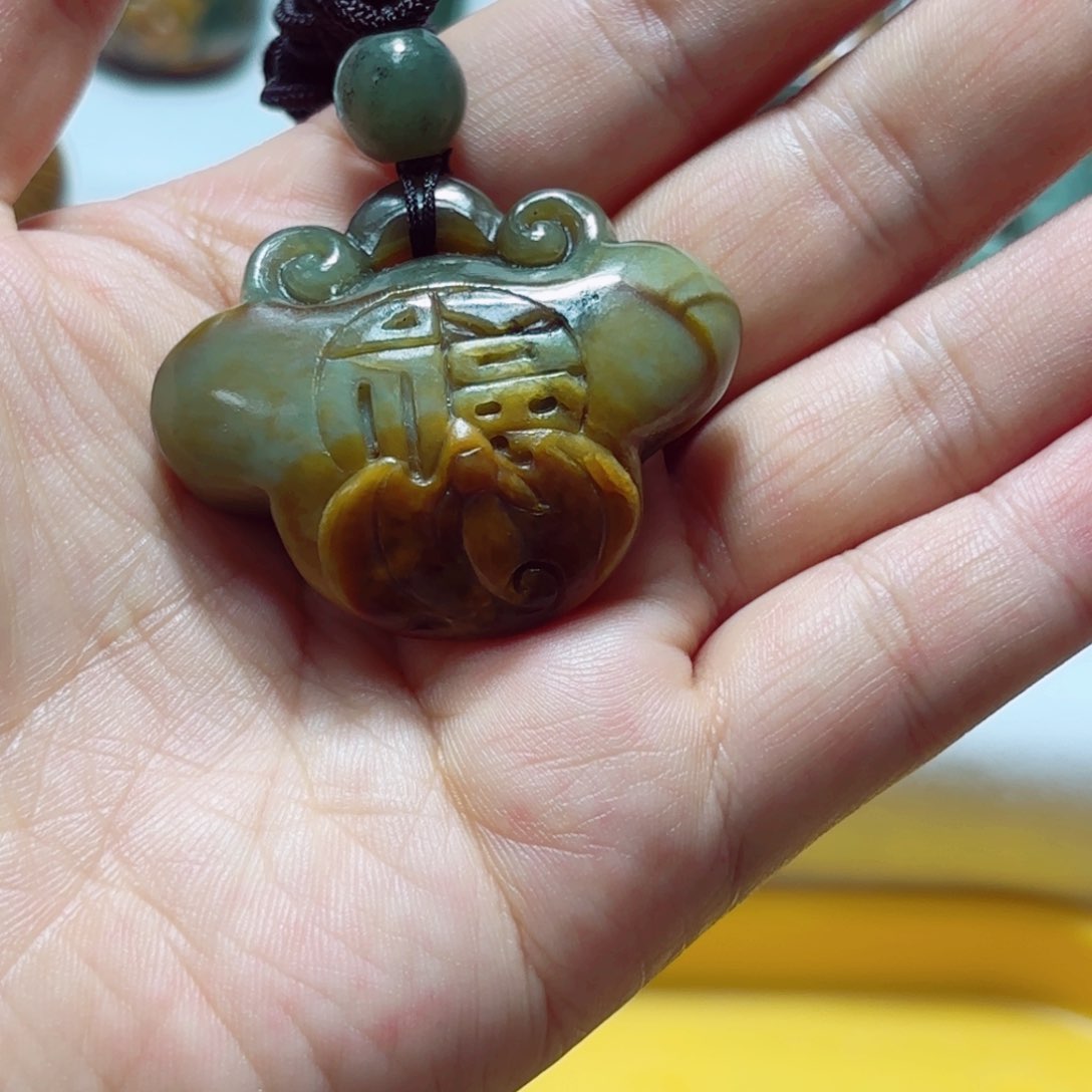 岫岩老玉（透闪石质玉）挂件未镶嵌心****?