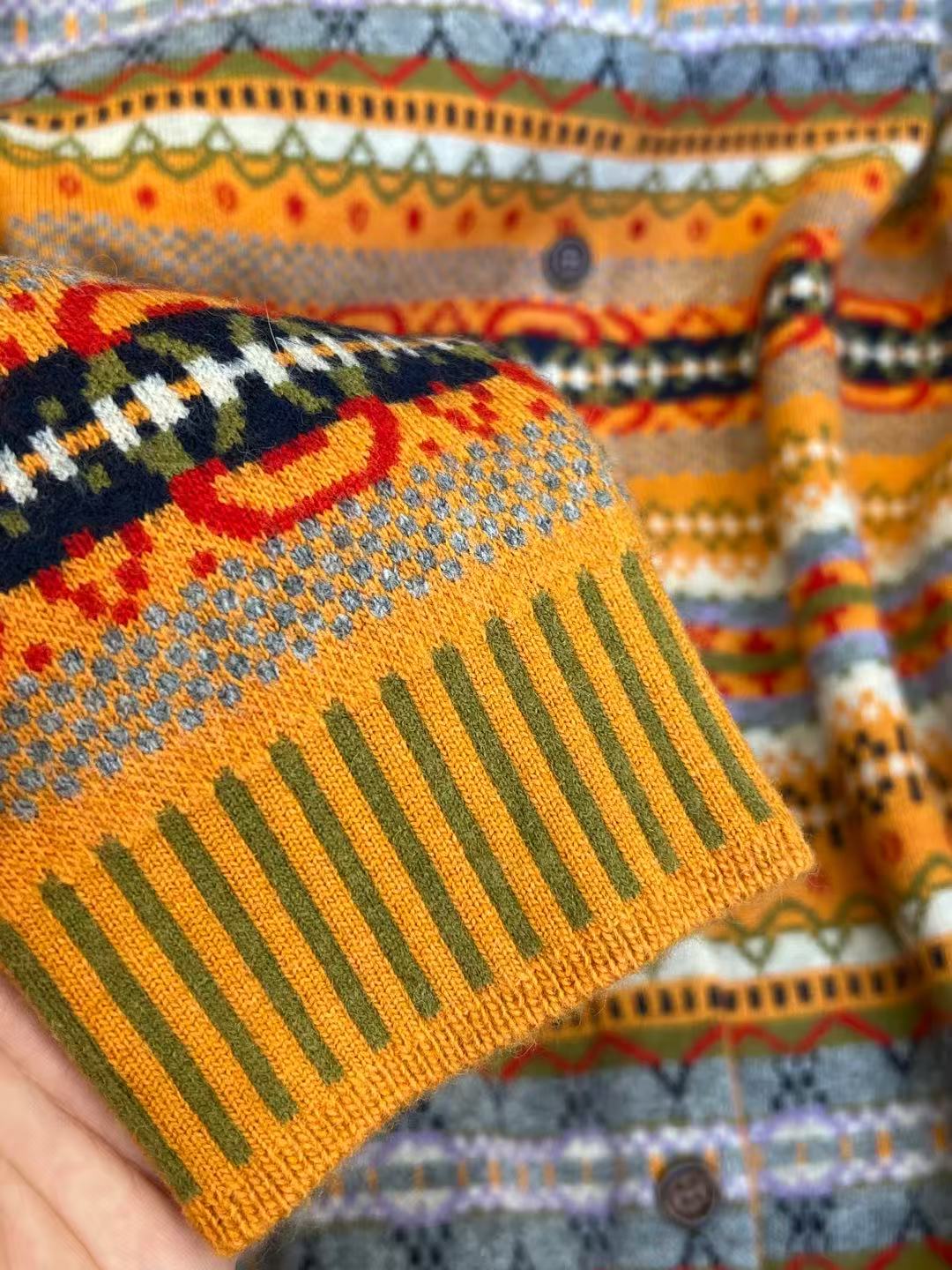 #熙荣·费尔岛开衫高领毛衣