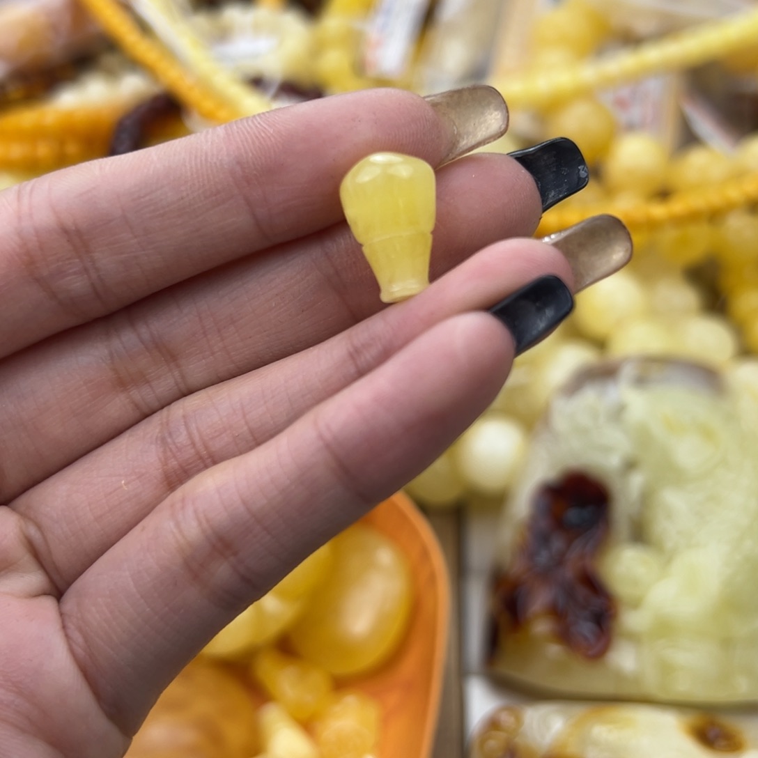 琥珀珠宝奇石未镶嵌