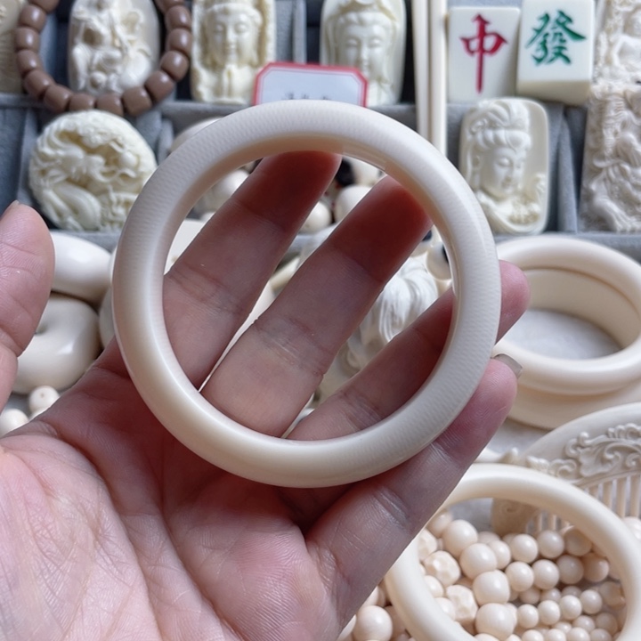 扎***51.5贵妃镯64圈口两个