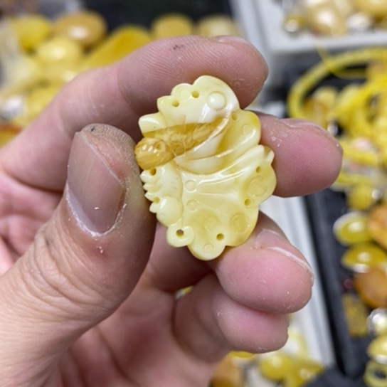 蜜蜡裸石未镶嵌吊坠