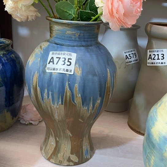 瓶景德镇陶瓷。景德镇陶瓷