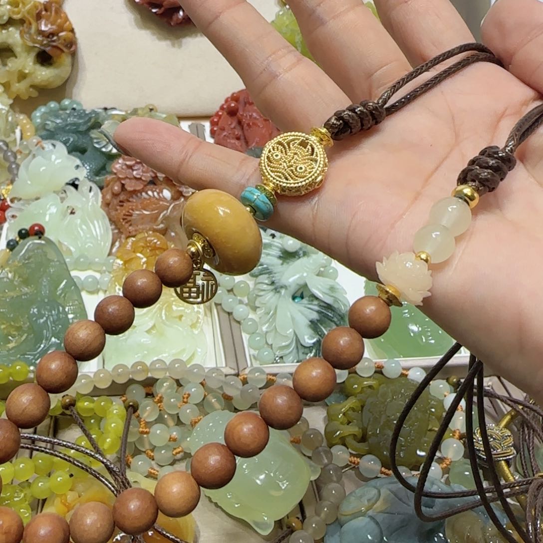 未镶嵌蛇纹石玉吊坠小****