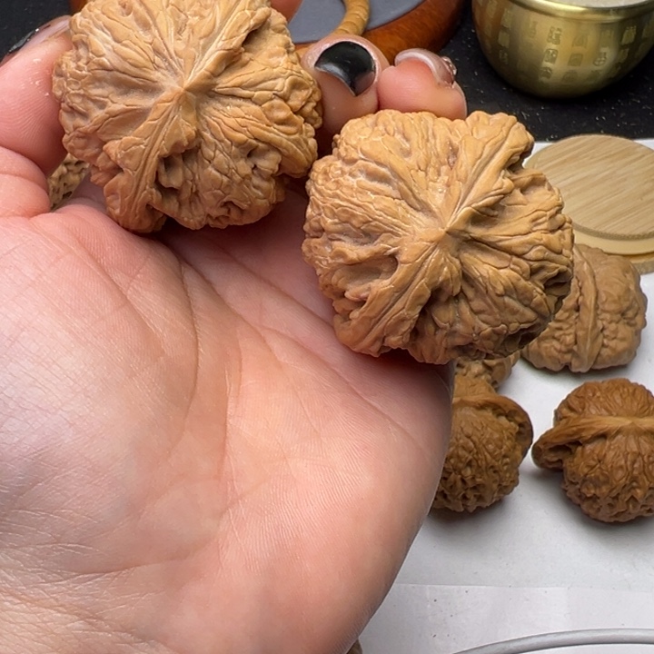 文玩核桃把件红锦鲤