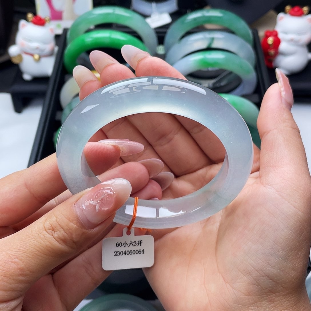 翡翠手镯未镶嵌60高冰蓝钢泥鳅背、截图询价