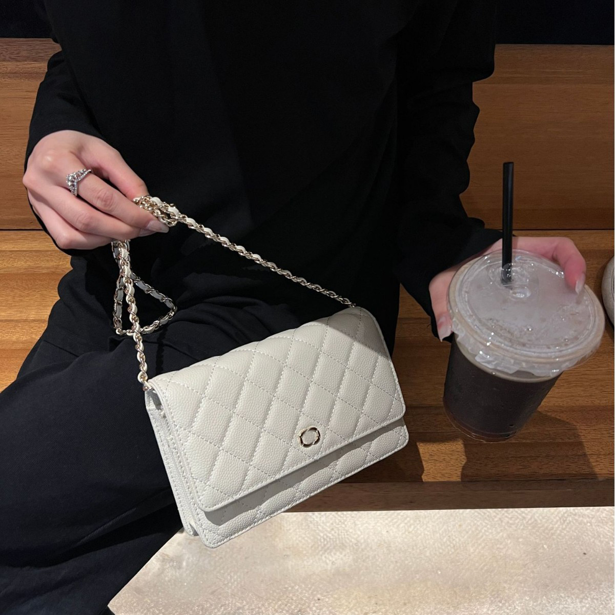 小香风韩版时尚百搭斜挎包菱格甜美风真皮纯色包盖编织网红腋下