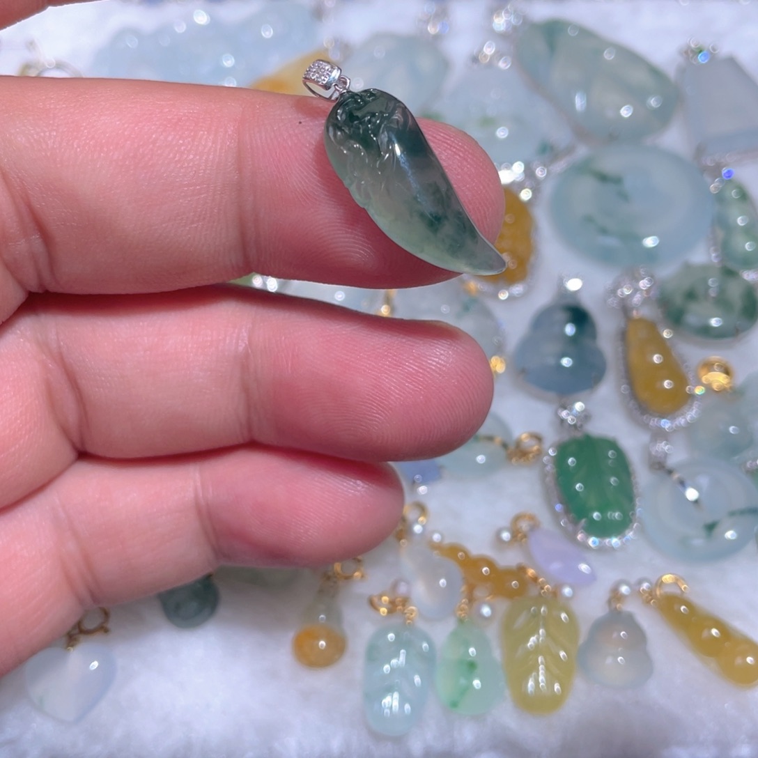 翡翠18K金镶嵌颈饰