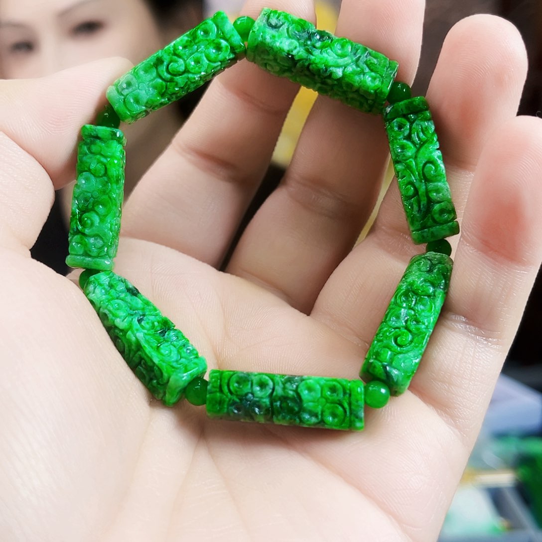 翡翠未镶嵌颈饰手链