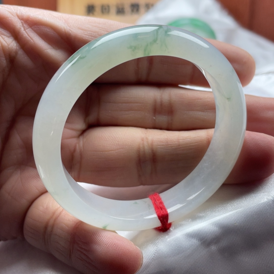 翡翠手镯未镶嵌52.6糯冰飘青花