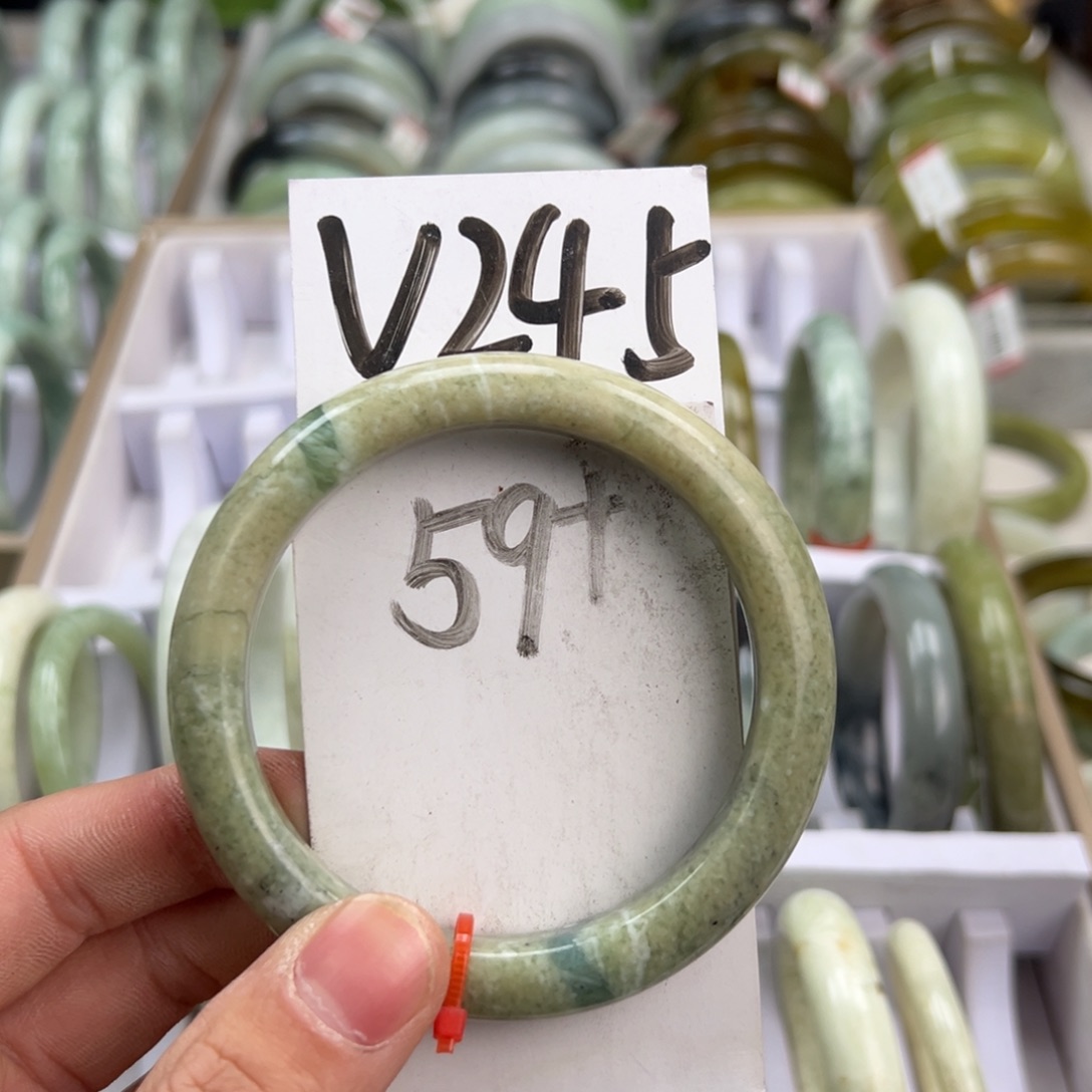 岫玉手镯未镶嵌天然岫玉