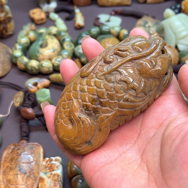 岫岩河磨玉（透闪石质玉）挂件未镶嵌