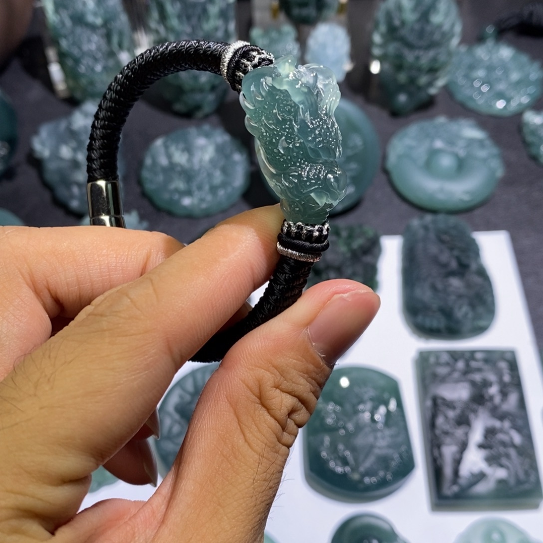 定制翡翠未镶嵌龙头手牌