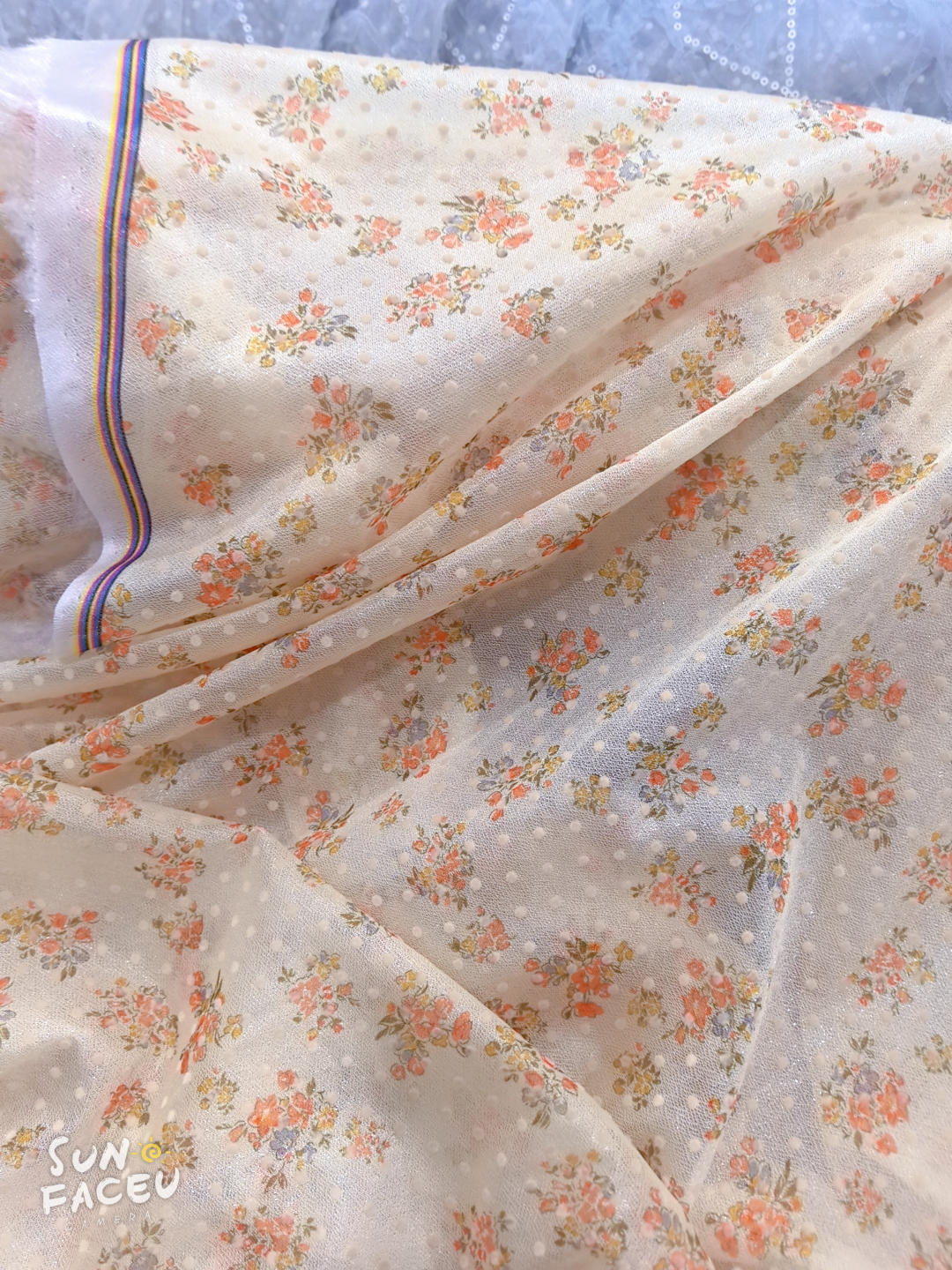 淡黄色植绒波点网纱小碎花可做衣服连衣裙宽1.5米长2米