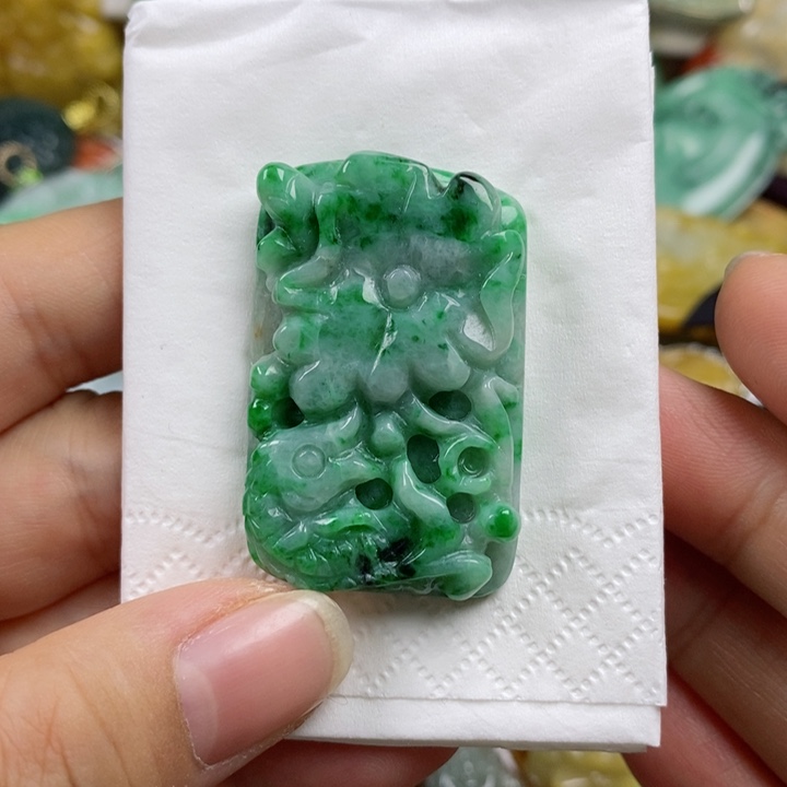 翡翠吊坠(赠链)未镶嵌