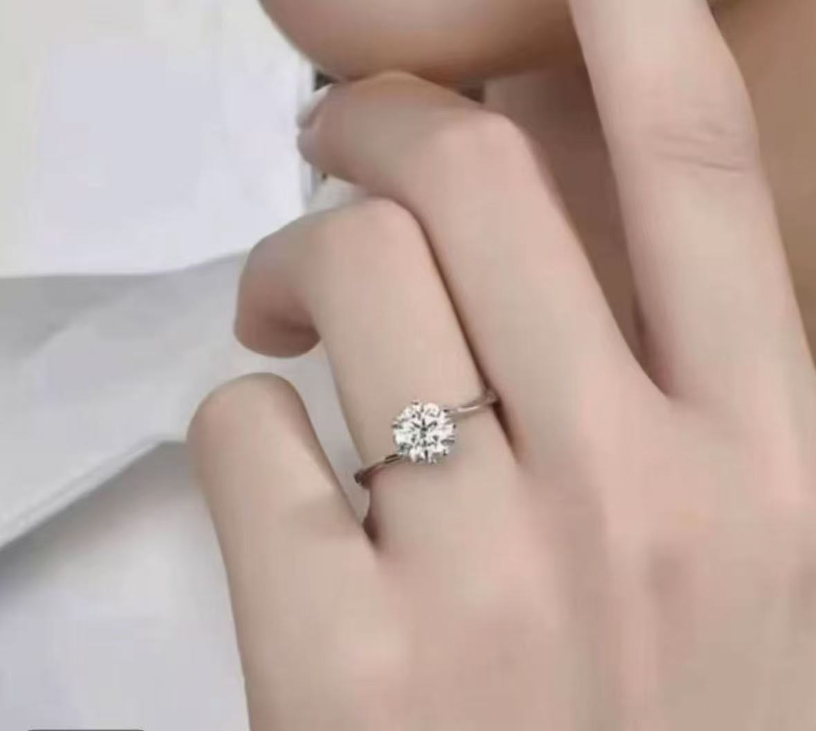0.5CT光扭经典女戒 气质