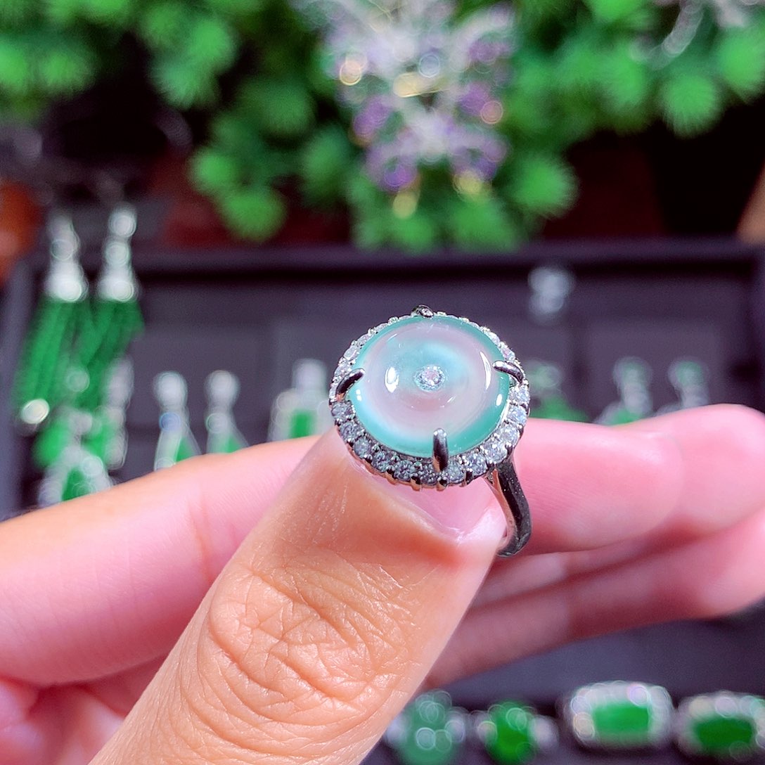 颈饰未镶嵌翡翠天然