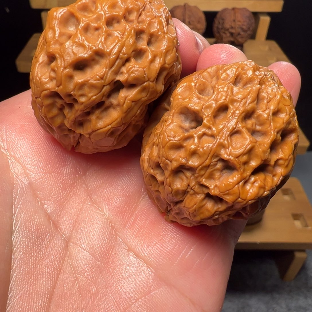 吊坠文玩核桃鸡血石42mm