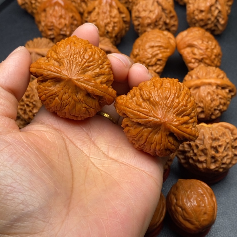 【闪购商品】文玩核桃把件45绣球