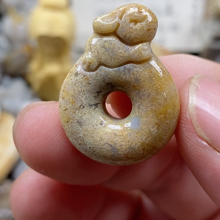 颈饰未镶嵌硅化珊瑚（珊瑚玉）小