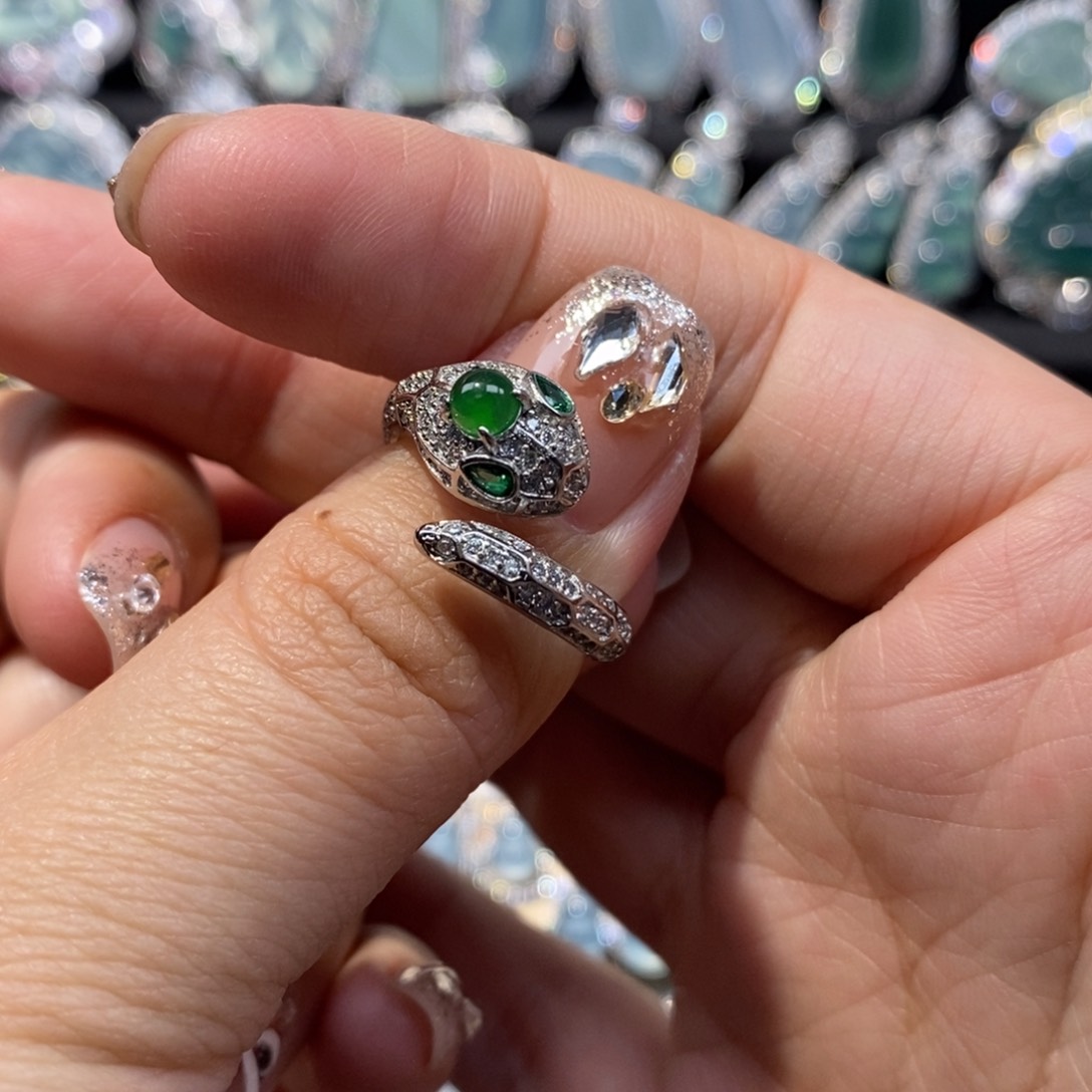 翡翠颈饰未镶嵌翡翠