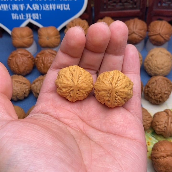 文玩核桃把件肉龙