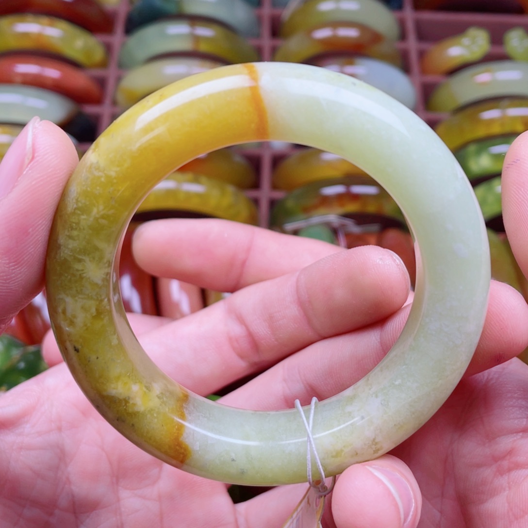 蛇纹石玉未镶嵌手镯