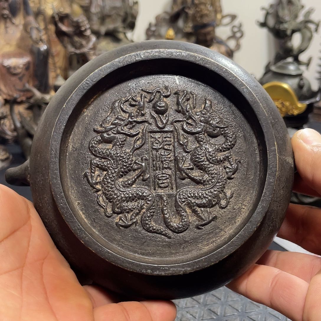 香炉。               380