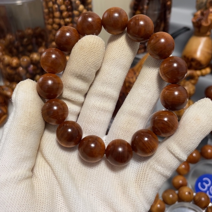 馨***心柏木太行崖柏陈华雷击黑油1.5手串，精挑