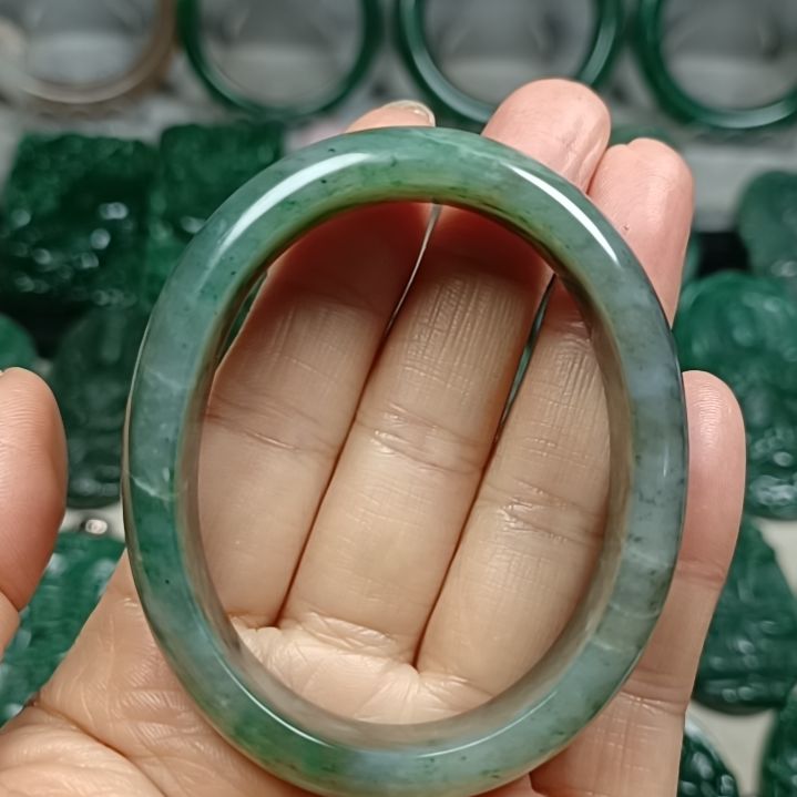 独山玉未镶嵌贵妃镯