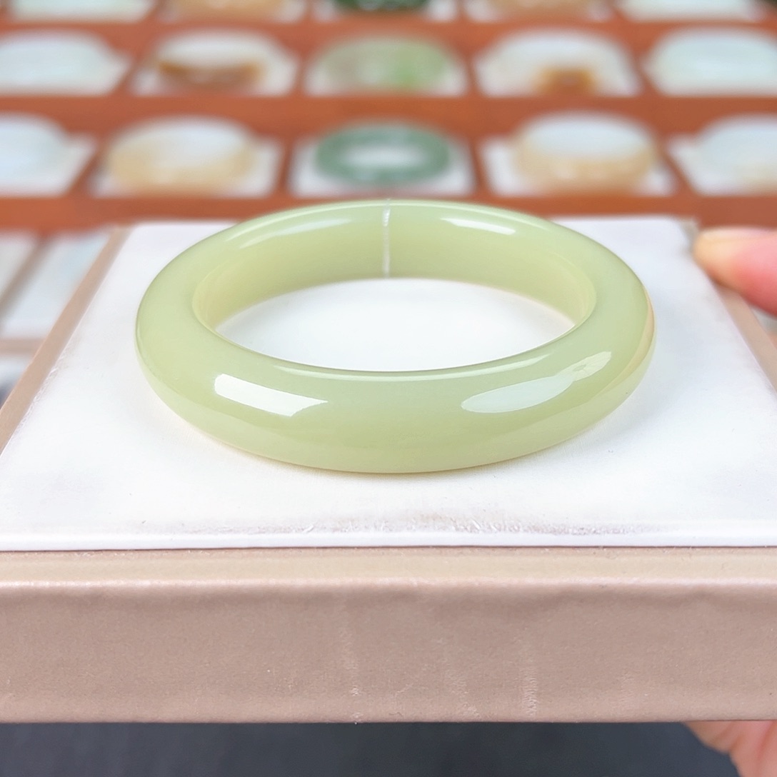 和田玉未镶嵌手镯和田玉黄口手镯