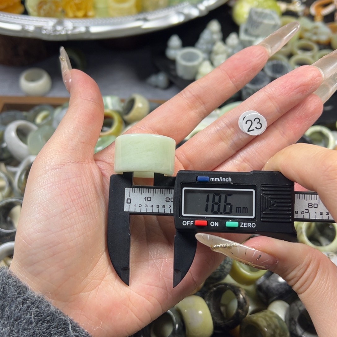 蛇纹石玉未镶嵌戒指