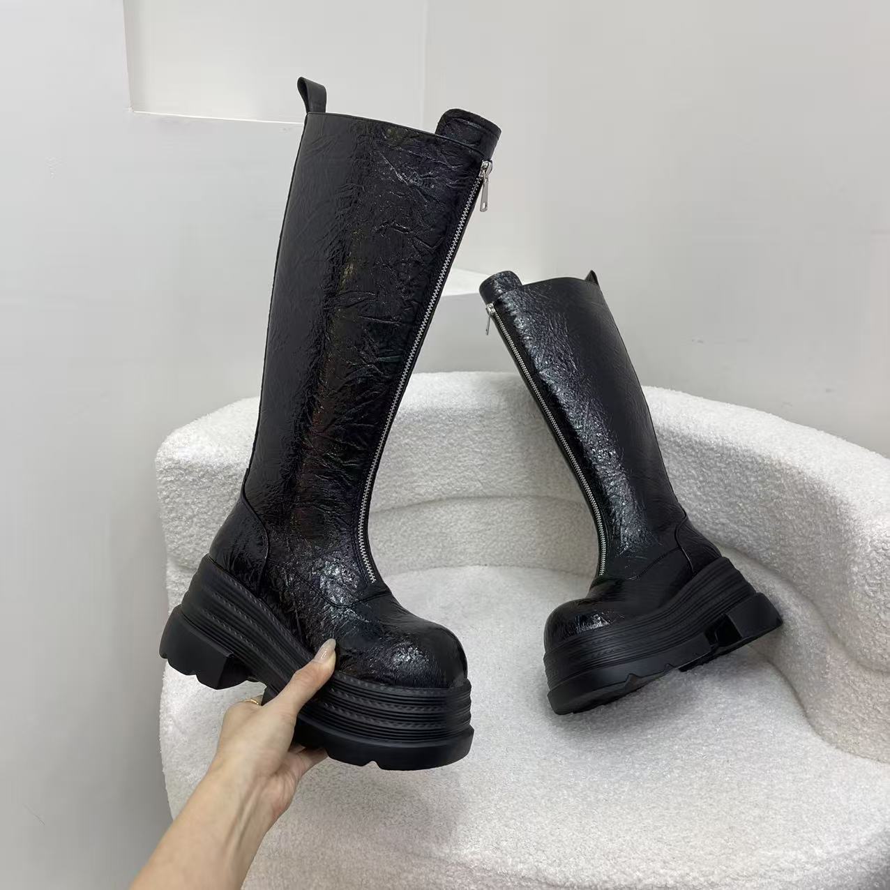 2025冬季时尚时装靴瘦瘦靴百搭英伦风圆头长筒9厘米增高前拉链