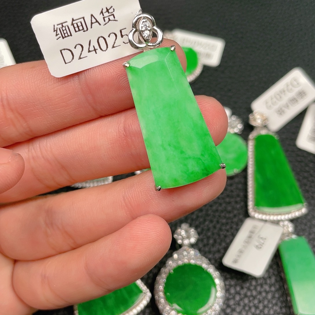 【闪购商品】翡翠吊坠(不含链)银S925镶嵌