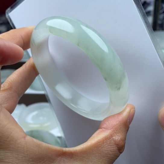 石英质玉（金丝玉）手镯未镶嵌