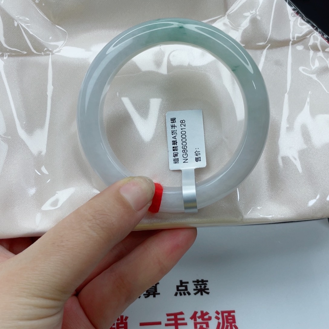 翡翠未镶嵌手镯绿色冰飘花