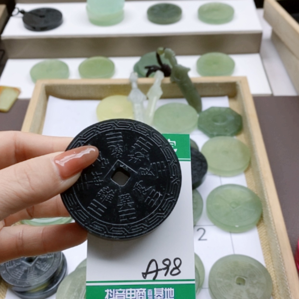 【闪购商品】蛇纹石玉颈饰未镶嵌癞****天