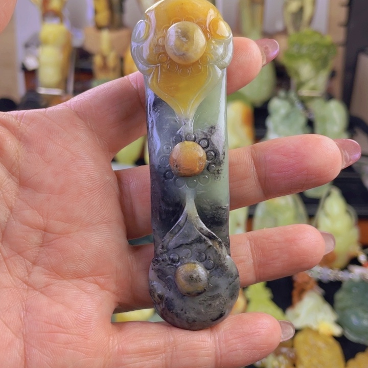 蛇纹石玉手把件未镶嵌