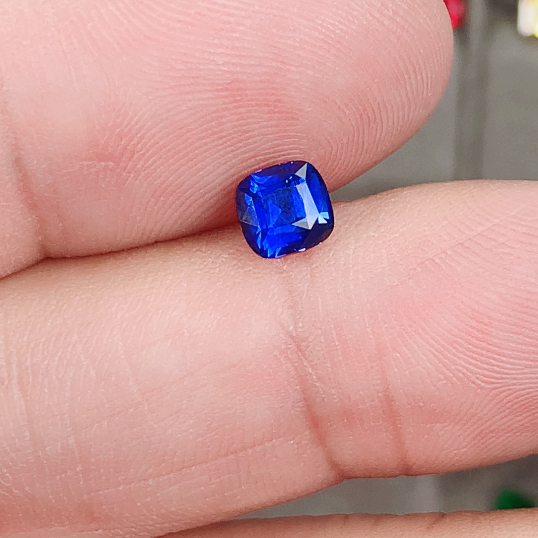蓝宝石裸石未镶嵌1.08ct 浓郁矢车菊蓝宝石