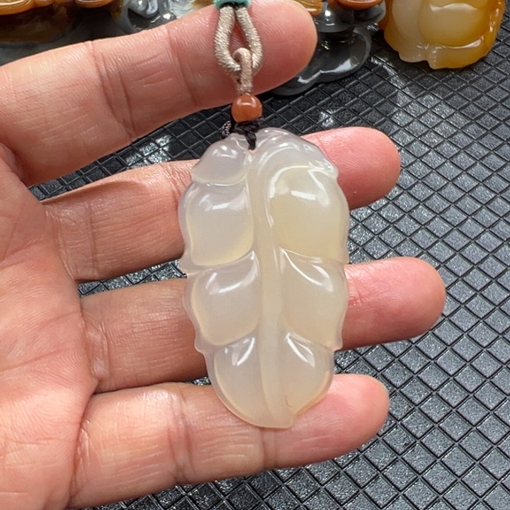 石英质玉（黄龙玉）颈饰合金